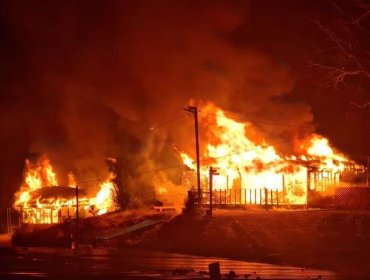 Desconocidos quemaron una cabaña y un galpón en Contulmo: también golpearon a vecinos