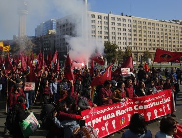 Se registran incidentes en medio de marcha por el Día del Trabajador en Santiago
