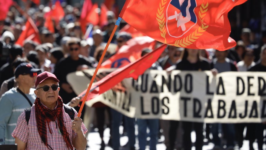 Día del Trabajador en Valparaíso: Cerca de 3 mil personas marcharon desde Plaza Sotomayor hasta el Parque Italia