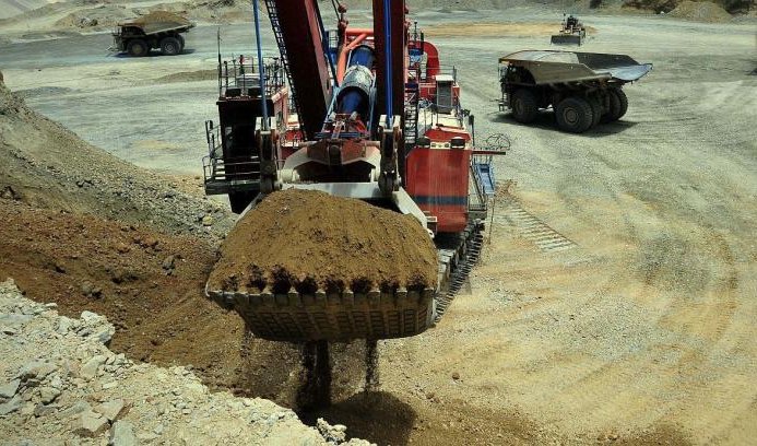 Economía chilena registró una caída de 2,1% en marzo ante desplome de la minería y del comercio