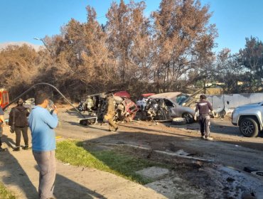Camión colisiona contra 12 vehículos y deja dos personas en riesgo vital en Peñalolén: otras 12 resultaron lesionadas