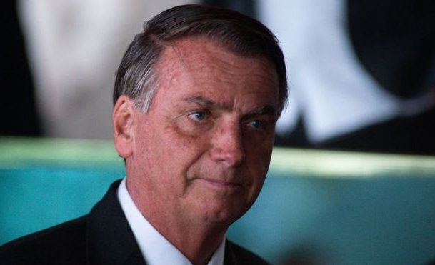 Policía brasileña registra la casa de Bolsonaro en investigación sobre su vacunación contra el Covid-19