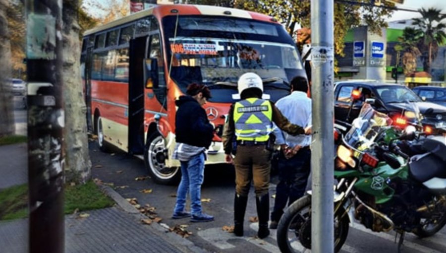 Microbusero de la línea 606 fue detenido por conducir bajo la influencia del alcohol en Viña del Mar: choque y actuar errático lo delató