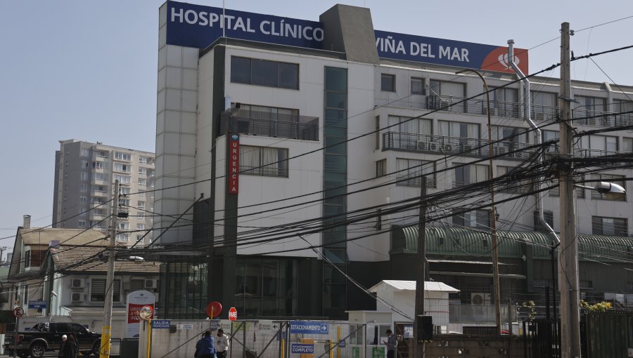 Familia de hombre que murió en extrañas circunstancias en el Hospital Clínico de Viña presenta querella por homicidio culposo