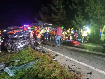 Cinco fallecidos y cuatro lesionados deja colisión de alta energía entre dos vehículos en ruta hacia Fresia