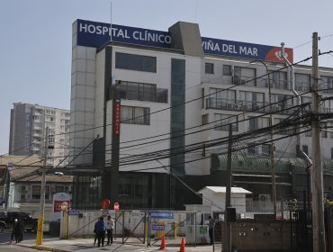 Familia de hombre que murió en extrañas circunstancias en el Hospital Clínico de Viña presenta querella por homicidio culposo