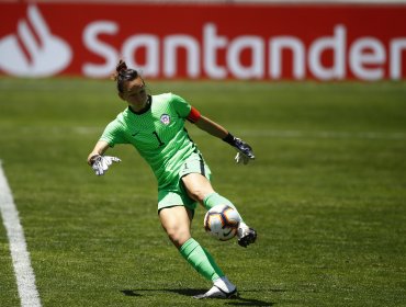Christiane Endler hizo potente crítica al fútbol femenino en Chile y confesó que "me he cuestionado venir a jugar"