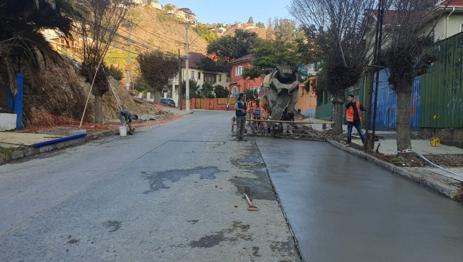 50% de avance presenta intervención de la Av. Santa Elena de Valparaíso: obras se extenderán hasta septiembre
