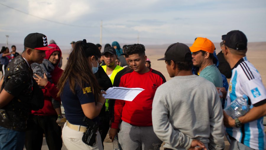 PDI realizó catastro de migrantes venezolanos varados en la frontera que serán repatriados este domingo