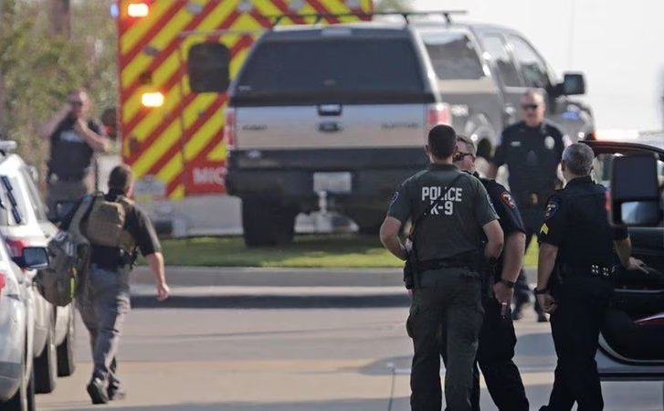 Ocho personas fallecieron y varias resultaron heridas tras tiroteo en un centro comercial de Texas