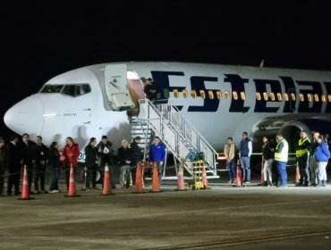 115 venezolanos abordaron avión en Arica para retornar a su país: hubo retenidos por situaciones pendientes con la justicia chilena