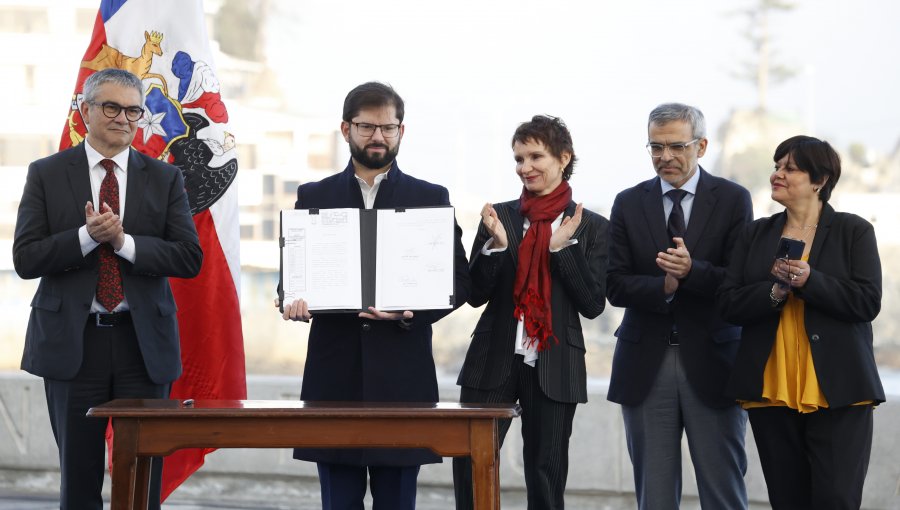 Presidente Boric promulgó en Viña del Mar la Ley Antinarcotráfico: "Vamos a detener el alza de homicidios"