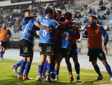 Huachipato regresó a los festejos tras vencer a la UC que falló un penal en los descuentos