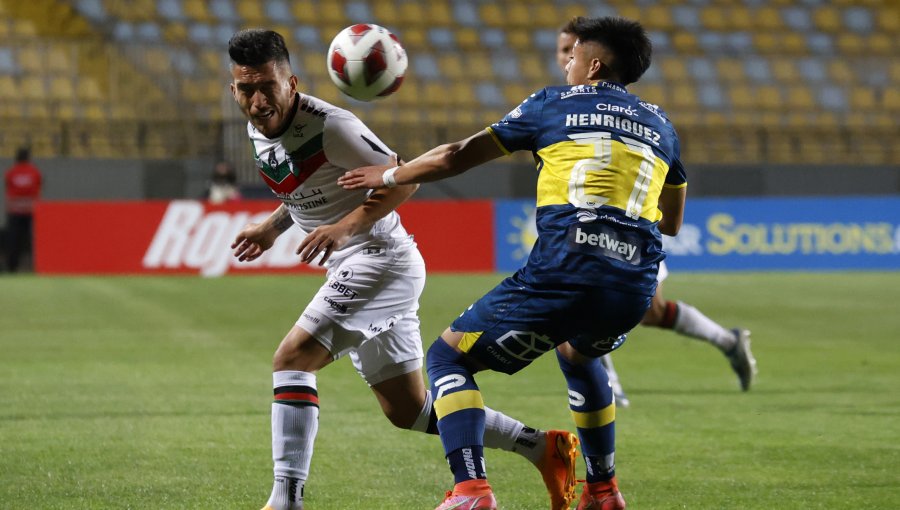 Everton y Palestino repartieron puntos en un entretenido y polémico encuentro en Sausalito