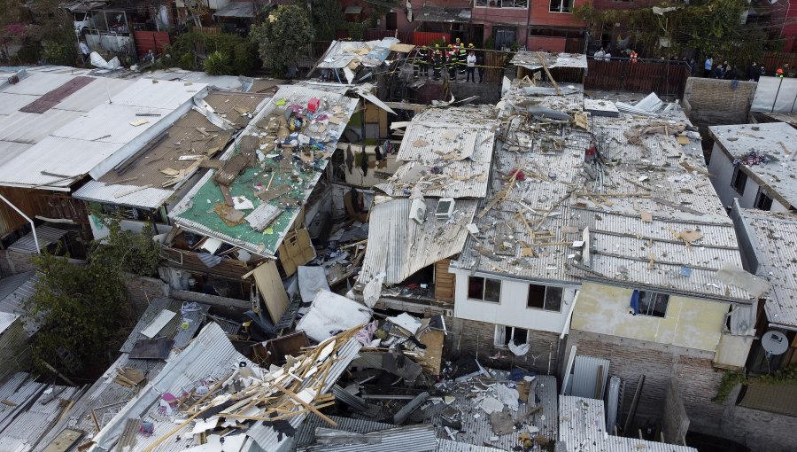 10 personas heridas y tres viviendas afectadas deja gran explosión en Lo Barnechea