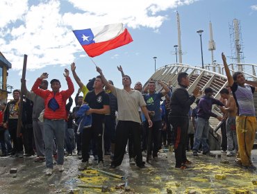 Pescadores de Valparaíso "aprietan" a La Moneda para anular la «Ley Longueira»: de lo contrario, advierten que "saldremos a la calle"