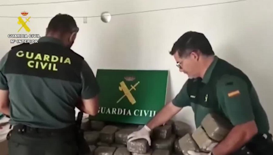 Interceptan un pesquero con más de 1.500 kilos de cocaína a unas 150 millas al sur de Canarias en España