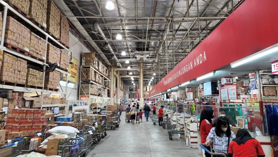 En Mendoza comercios restringen horario para compras de extranjeros ante masiva presencia de chilenos