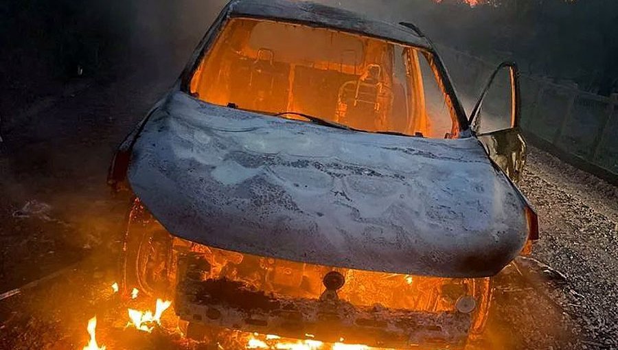 Ataque incendiario dejó un vehículo quemado en la ruta R-50 de Traiguén