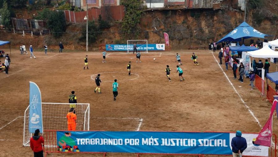 Anuncian la creación de otras 12 nuevas Escuelas Populares en Valparaíso: siete serán de fútbol y cinco de básquetbol