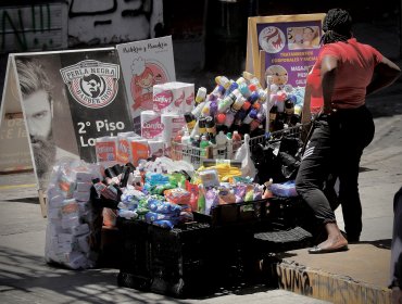 Estudio definirá propuestas para ordenar el comercio informal de Valparaíso y liberar espacios públicos actualmente saturados