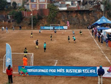 Anuncian la creación de otras 12 nuevas Escuelas Populares en Valparaíso: siete serán de fútbol y cinco de básquetbol