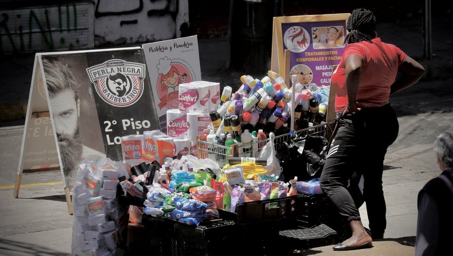 Estudio definirá propuestas para ordenar el comercio informal de Valparaíso y liberar espacios públicos actualmente saturados