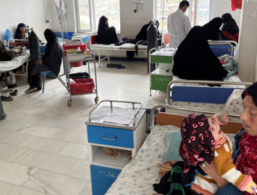 Los desgarradores relatos que reflejan el colapso de los hospitales en Afganistán