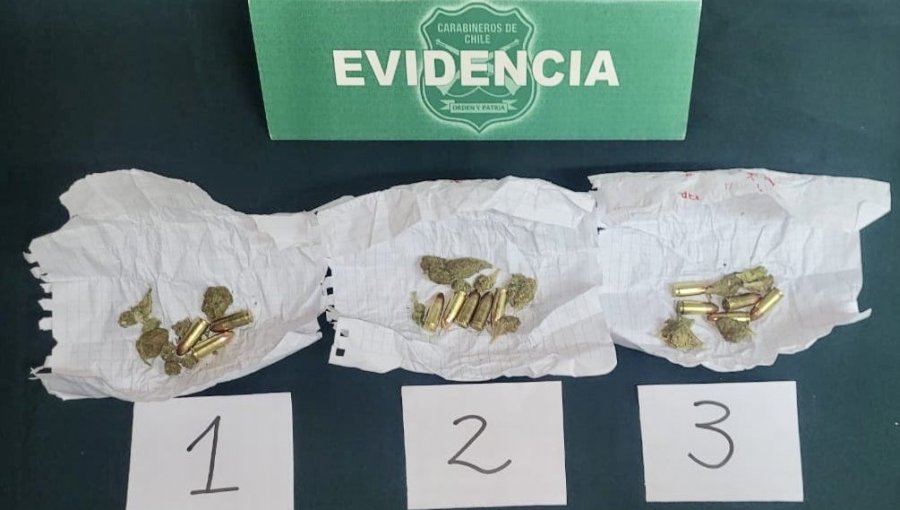 Pelotazo frustrado: Cuatro hombres y una mujer fueron detenidos por intentar ingresar drogas y municiones a la cárcel de Puente Alto