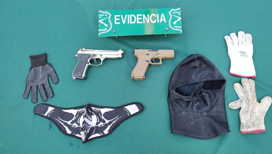 Cinco detenidos deja fiscalización a tres cuadras de la casa del presidente Boric en el barrio Yungay: sujetos portaban dos pistolas