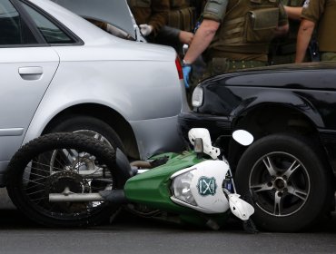 Motorista de Carabineros resultó con lesiones tras ser atropellado por conductor que evadió un control policial en La Pintana