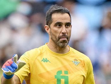 Claudio Bravo: "Si toca seguir en el Betis, bien; si toca irme a casa, también"