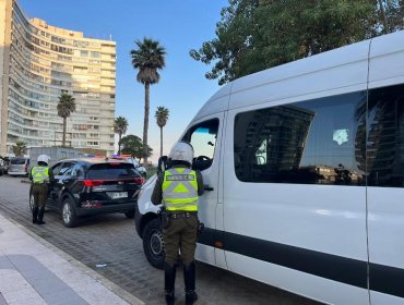 Una persona detenida deja fiscalización vehicular en Viña del Mar: sujeto mantenía oculta la placa patente de su moto