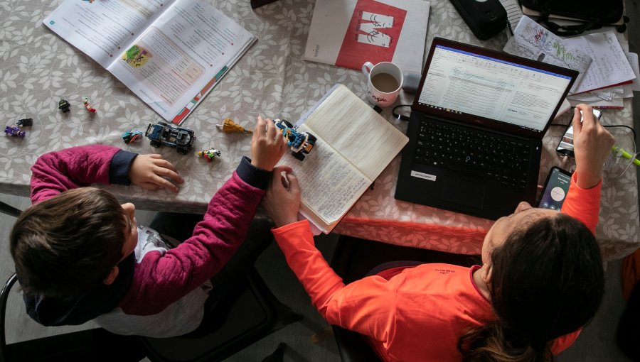 Gobierno afina detalles para presentar proyecto de teletrabajo para padres