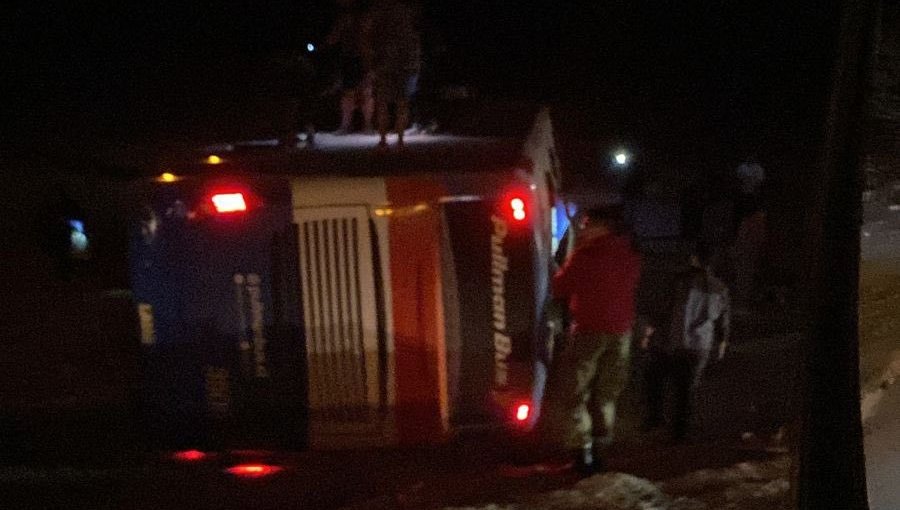 Al menos dos personas murieron y otras 10 resultaron heridas tras choque frontal entre bus y un vehículo en Huara