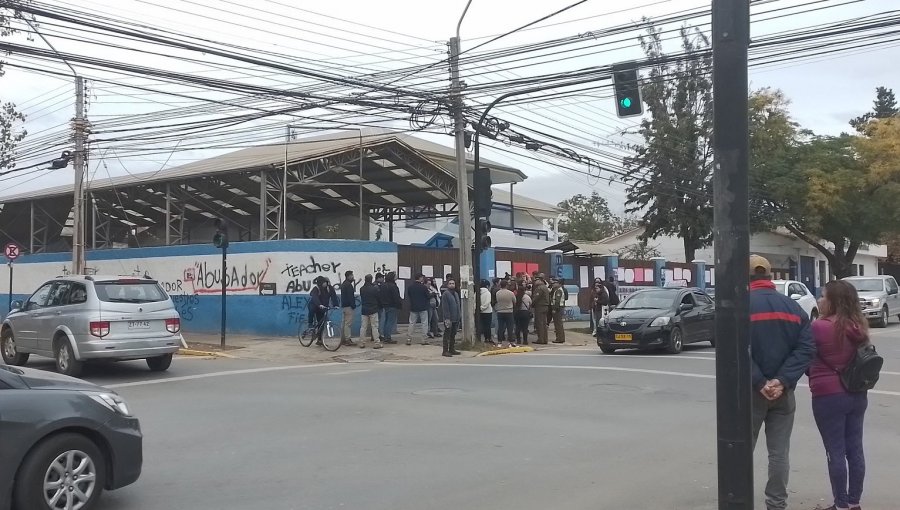 Apoderados se manifestaron para denunciar presuntos casos de abuso sexual en colegio de Villa Alemana