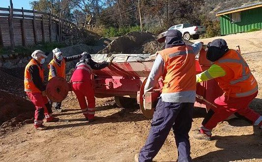 Convenio permitirá pavimentar caminos rurales en 11 comunas de la región de Valparaíso