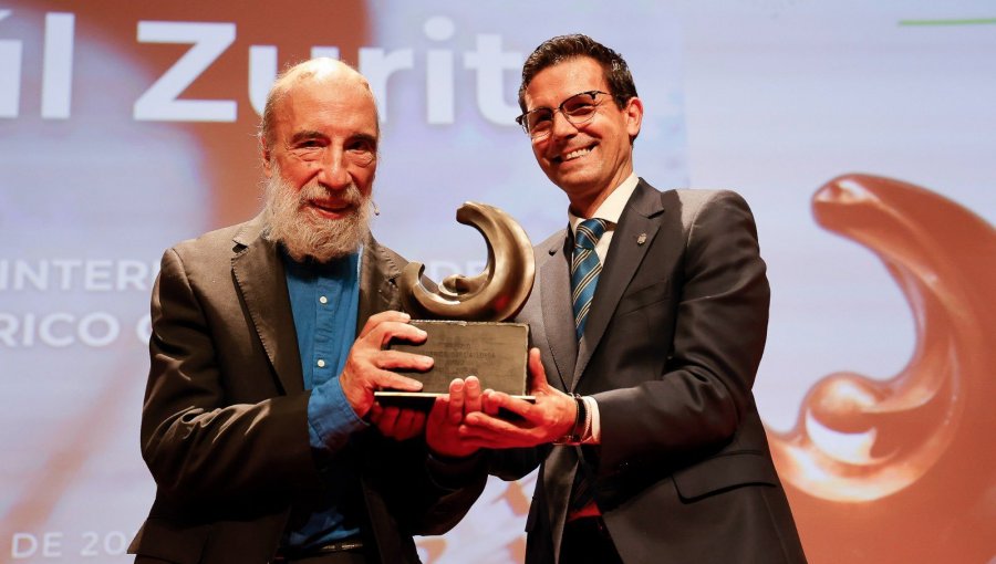 Escritor chileno Raúl Zurita recibió en España el XIX Premio Federico García Lorca de Poesía