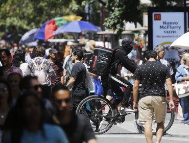 Estudio de Ipsos revela que la mitad de los chilenos tiene dificultades financieras