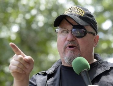 Líder del grupo ultraderechista Oath Keepers fue condenado a 18 años por el asalto al Capitolio de EE.UU.