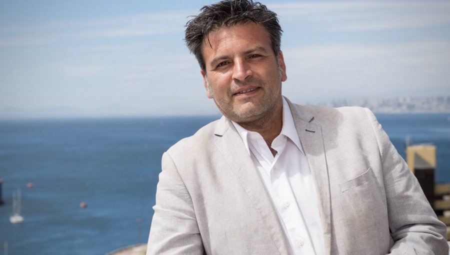 De aliado a ser el más férreo opositor a Jorge Sharp: Daniel Morales renunció al Concejo de Valparaíso para radicarse en Alemania