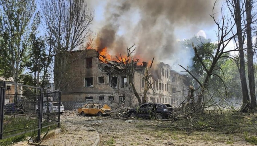 Al menos dos muertos y 31 heridos deja ataque de Rusia contra un hospital de Dnipró en Ucrania