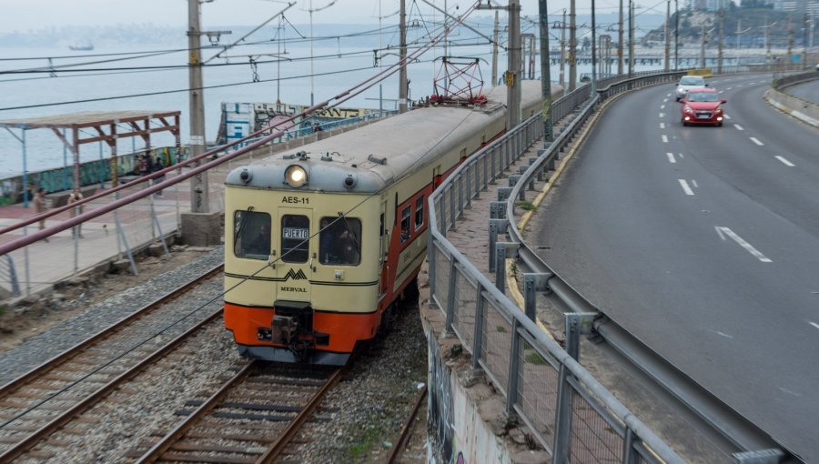 Impulsan iniciativa para la conservación y restauración del Complejo Ferroviario Barón en Valparaíso
