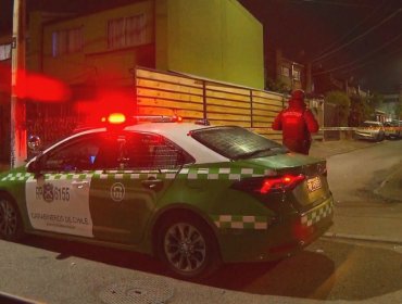 Un hombre y su hija de 19 años fueron baleados por una veintena de sujetos en su domicilio en Peñalolén