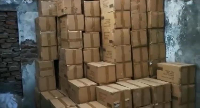 Detienen en Renca a tres sujetos que descargaban mil cajas con productos robados