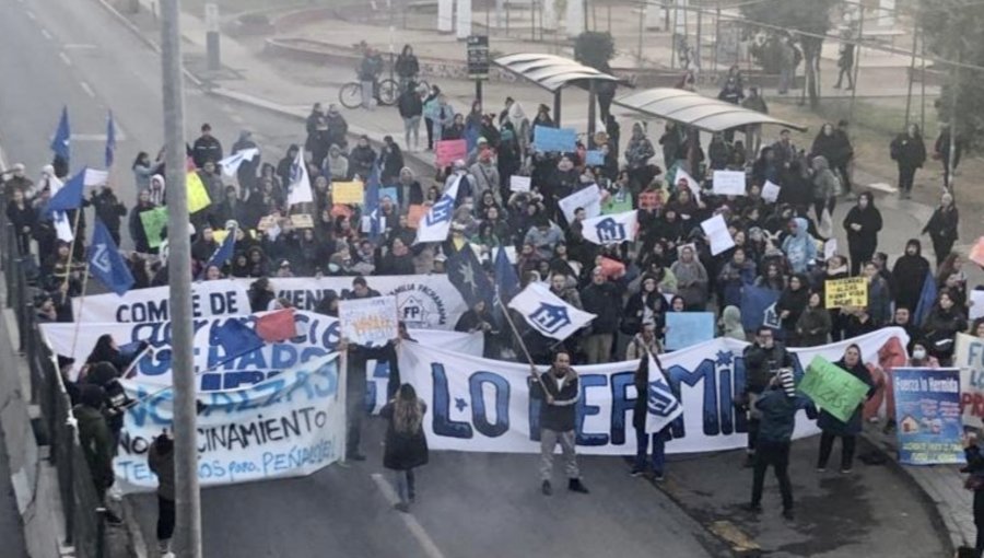 Vecinos de Lo Hermida se manifestaron por alza en el costo de la vida en Peñalolén