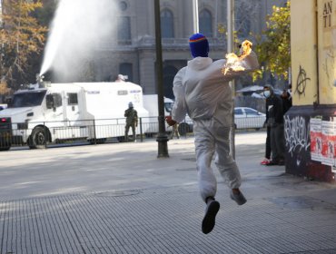 Boric a alumnos de liceos emblemáticos: "Las molotovs y overoles blancos no es ni serán nunca el camino para avanzar"