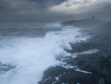 Intensa búsqueda de ciudadano filipino que se precipitó al mar producto de las marejadas en Zapallar