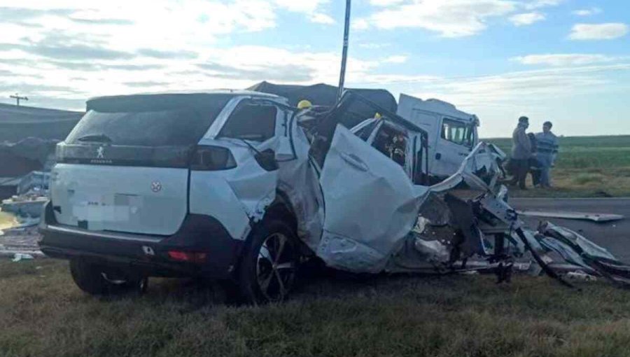 Familia chilena muere en Argentina: Padres y sus dos hijas colisionaron de frente con un camión en una carretera de Córdoba