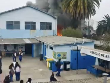 Incendio en una casa obligó a evacuar a 350 estudiantes del Colegio Cristiano de Quilpué